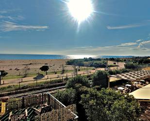 Jardí de Pis de lloguer en Canet de Mar amb Aire condicionat, Terrassa i Balcó