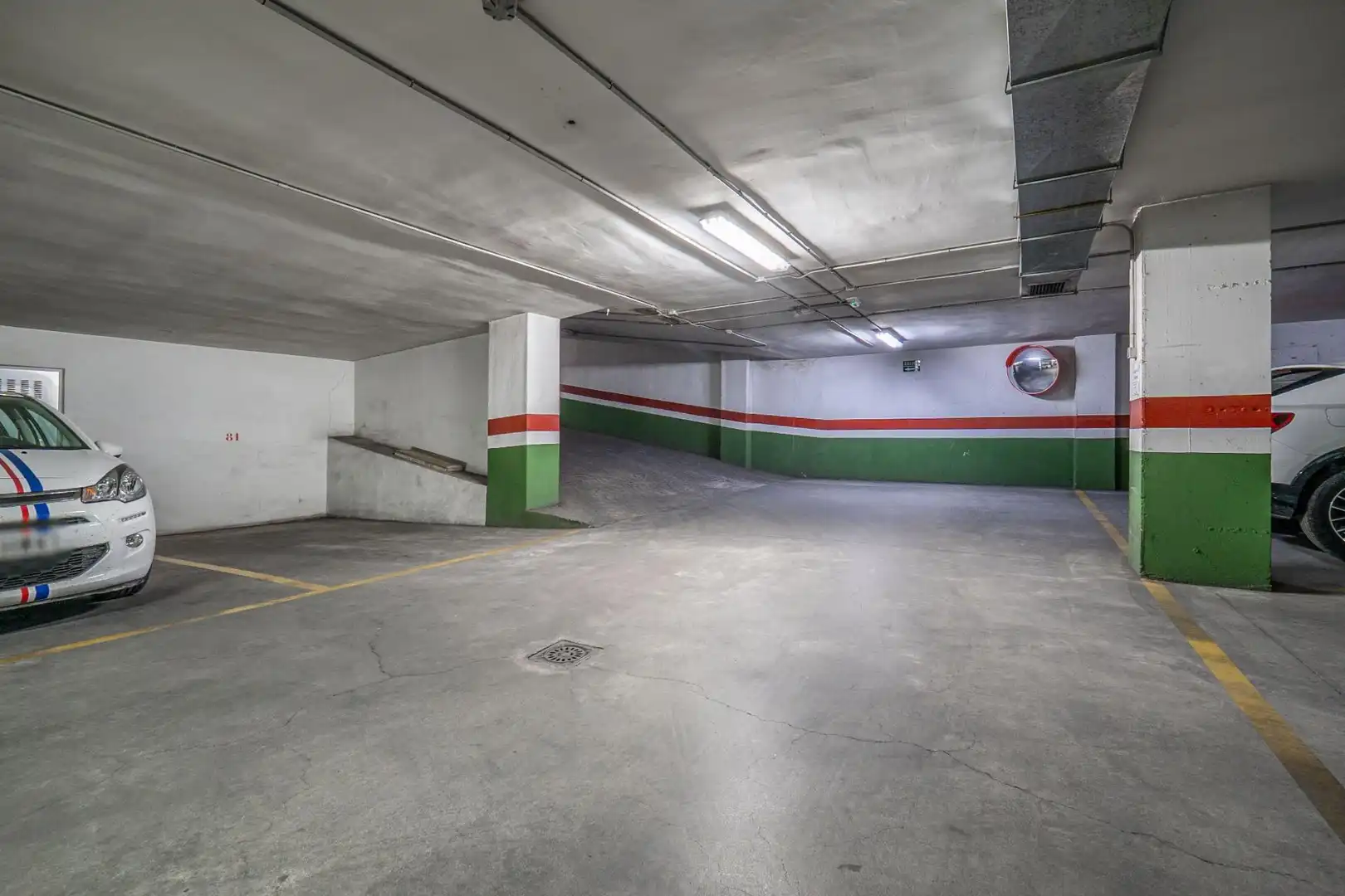 Parkplatz von Garage zum Verkauf in Granada