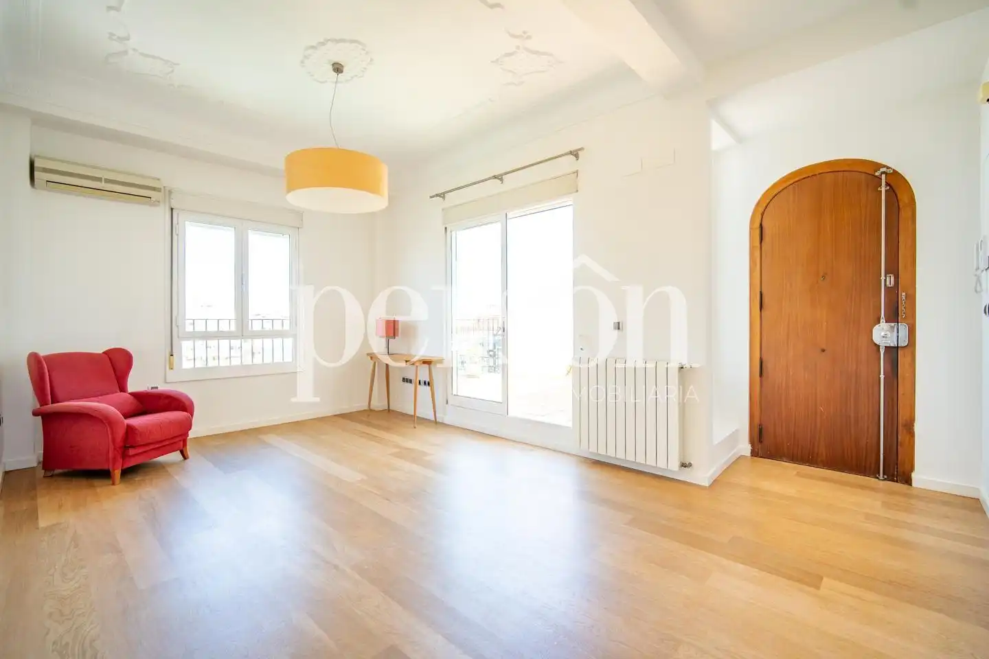 Sala d'estar de Àtic de lloguer en Valencia amb Aire condicionat, Parquet i Terrassa