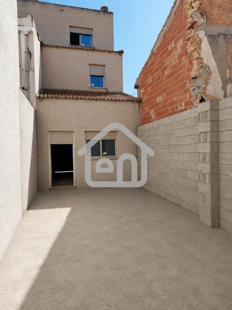 Vista exterior de Casa adosada en venta en Requena con Balcón