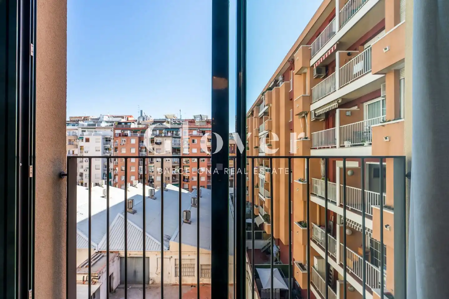 Vista exterior de Piso en venta en Barcelona con Aire acondicionado y Calefacción