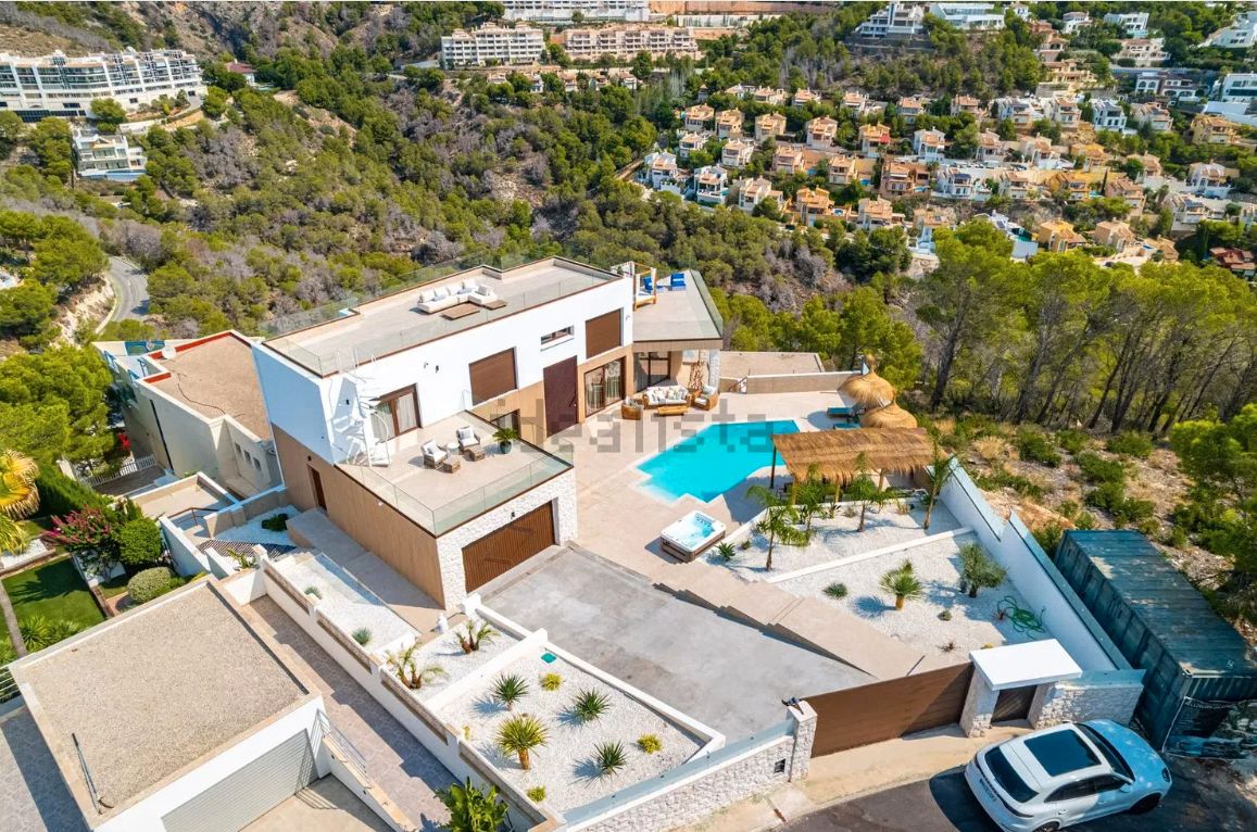 Vista exterior de Casa o xalet en venda en Altea amb Aire condicionat, Calefacció i Jardí privat