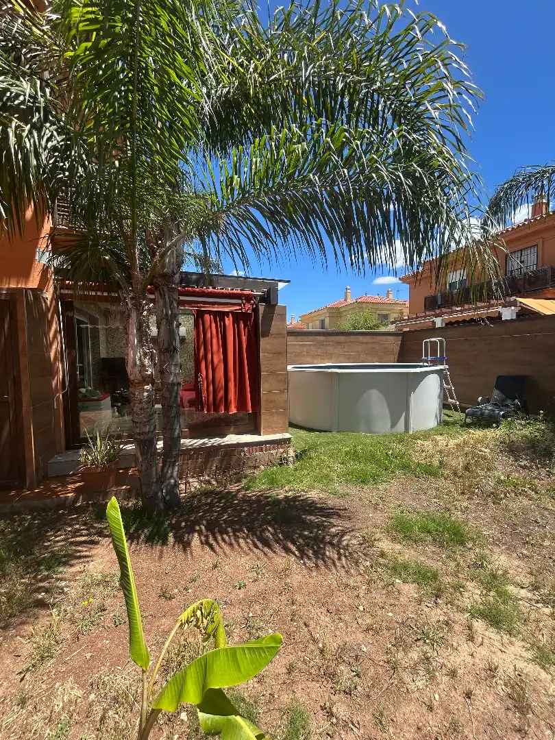 Garten von Einfamilien-Reihenhaus zum Verkauf in Alhaurín de la Torre mit Klimaanlage, Privatgarten und Terrasse