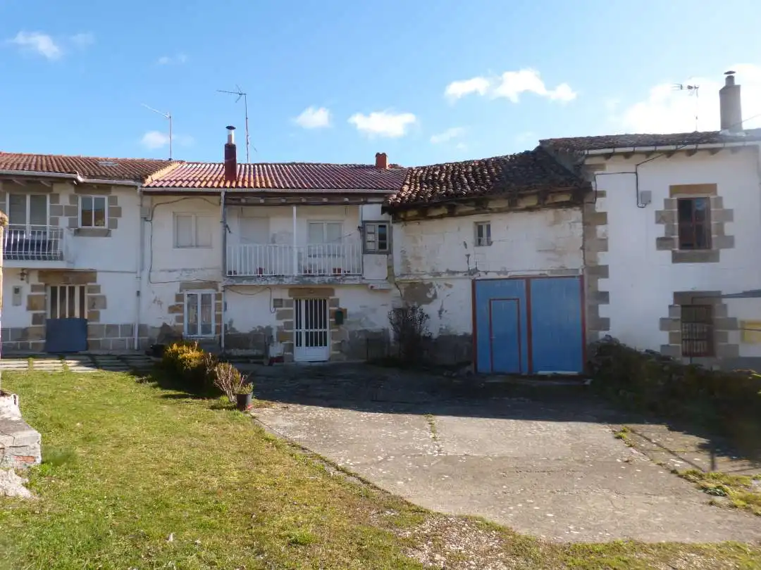 Vista exterior de Casa o chalet en venta en Valle de Valdebezana con Balcón