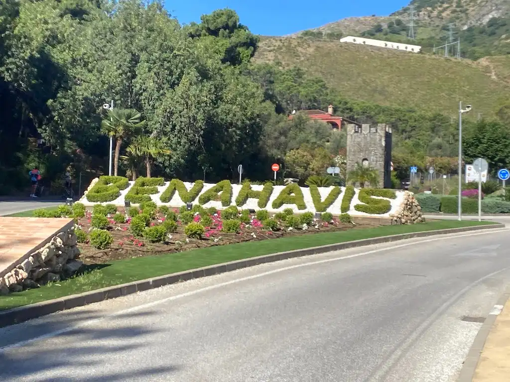 Vista exterior de Piso en venta en Benahavís con Trastero, Amueblado y Alarma