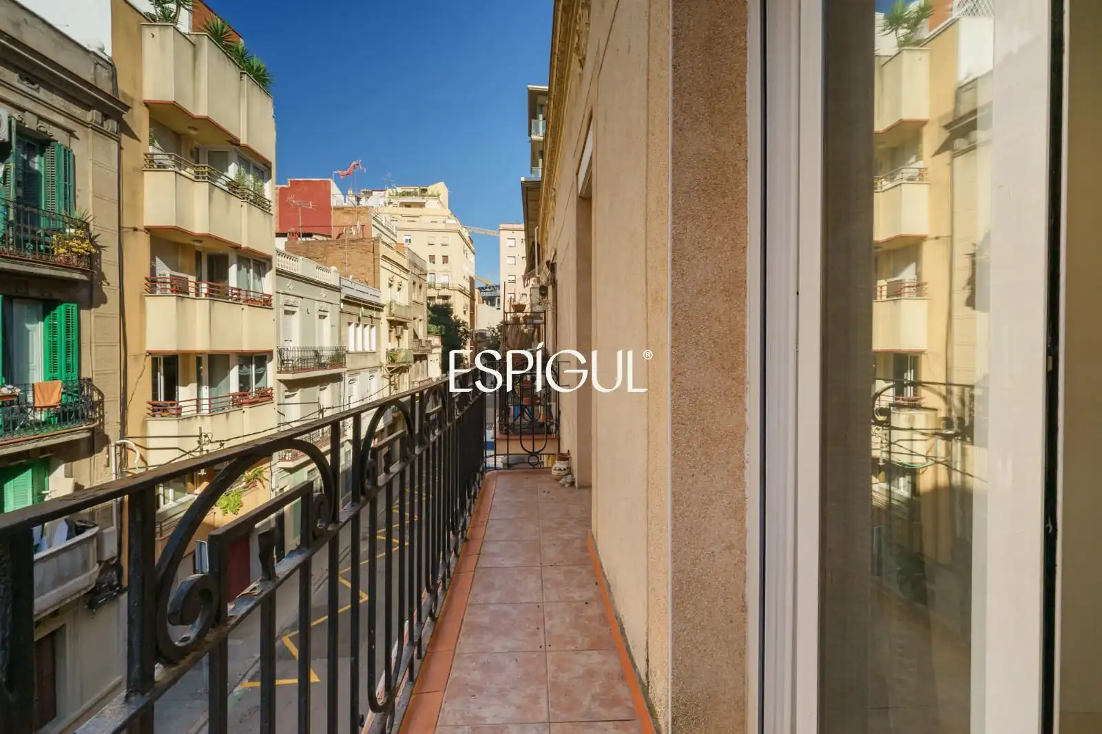 Vista exterior de Piso en venta en Sants - Montjuïc