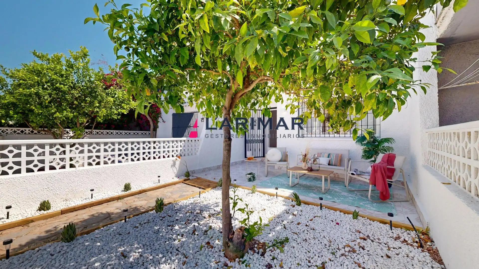Jardín de Casa adosada en venta en Orihuela con Jardín privado, Terraza y Piscina comunitaria