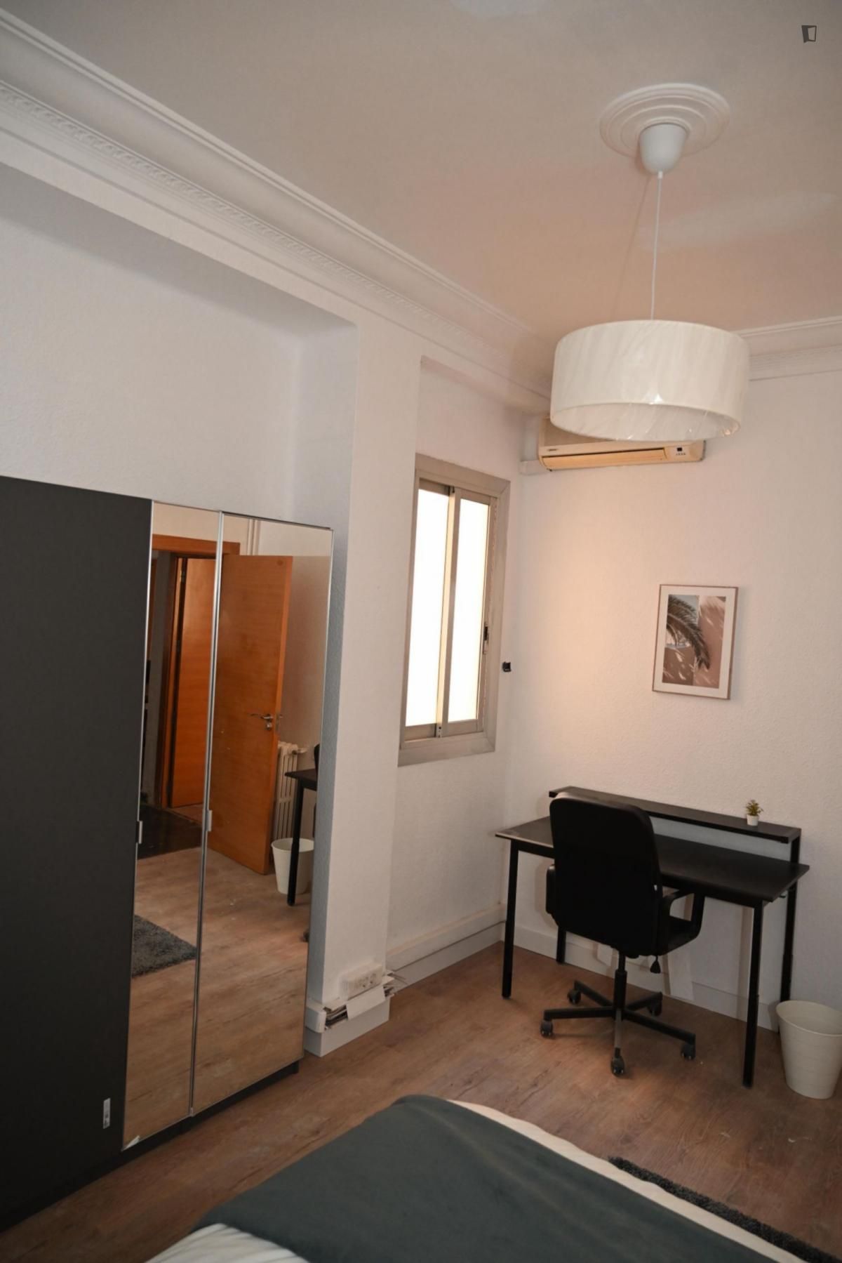 Dormitori de Apartament per a compartir en  Valencia Capital amb Aire condicionat, Moblat i Forn