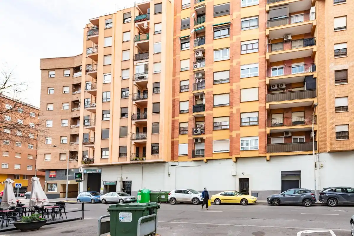 Vista exterior de Piso en venta en Castellón de la Plana / Castelló de la Plana con Calefacción, Terraza y Balcón