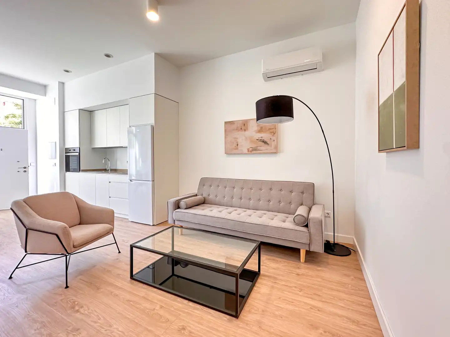 Living room of Flat for sale in Sevilla  with Air Conditioner, Furnished and Oven