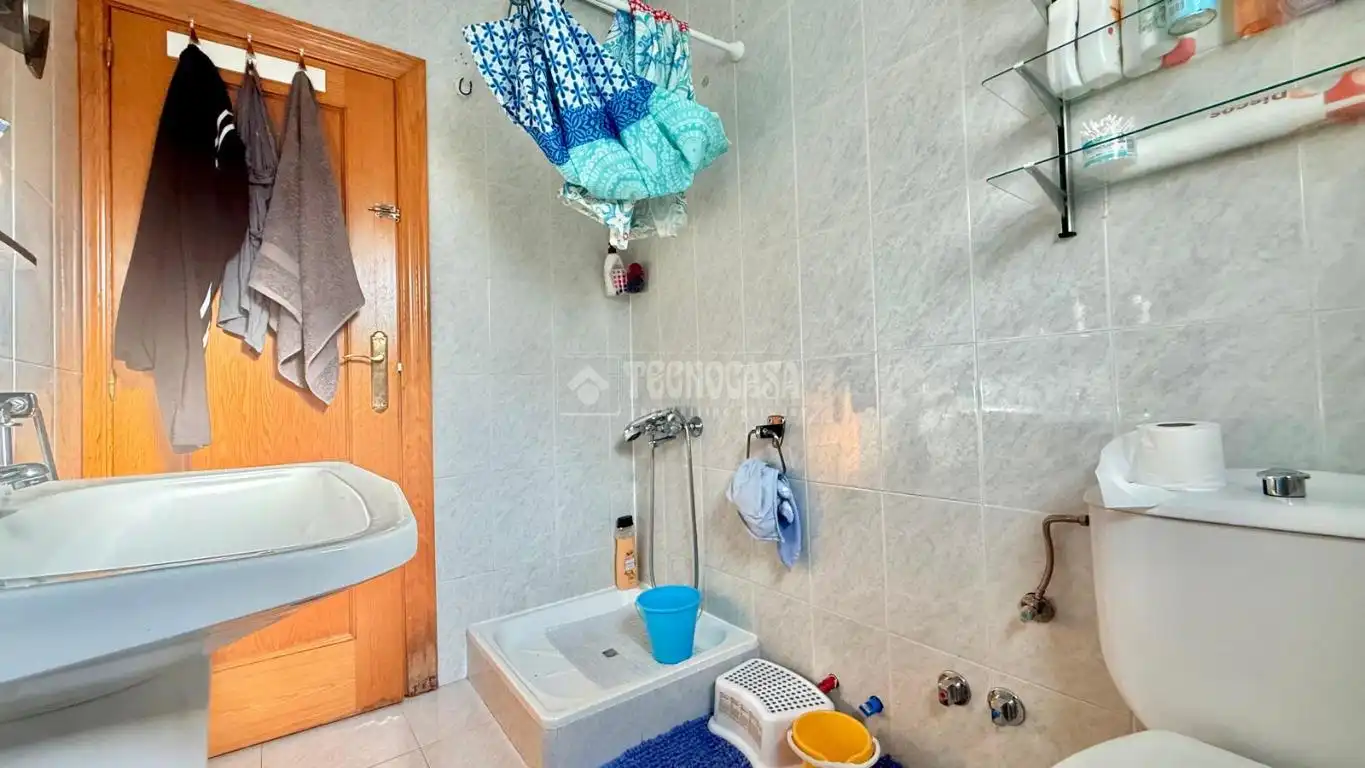 Baño de Piso en venta en Fuensalida con Aire acondicionado, Calefacción y Parquet