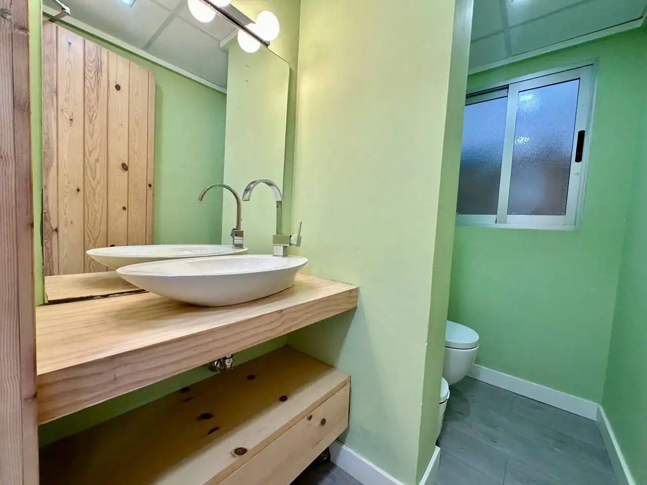 Baño de Oficina de alquiler en Torrevieja con Terraza