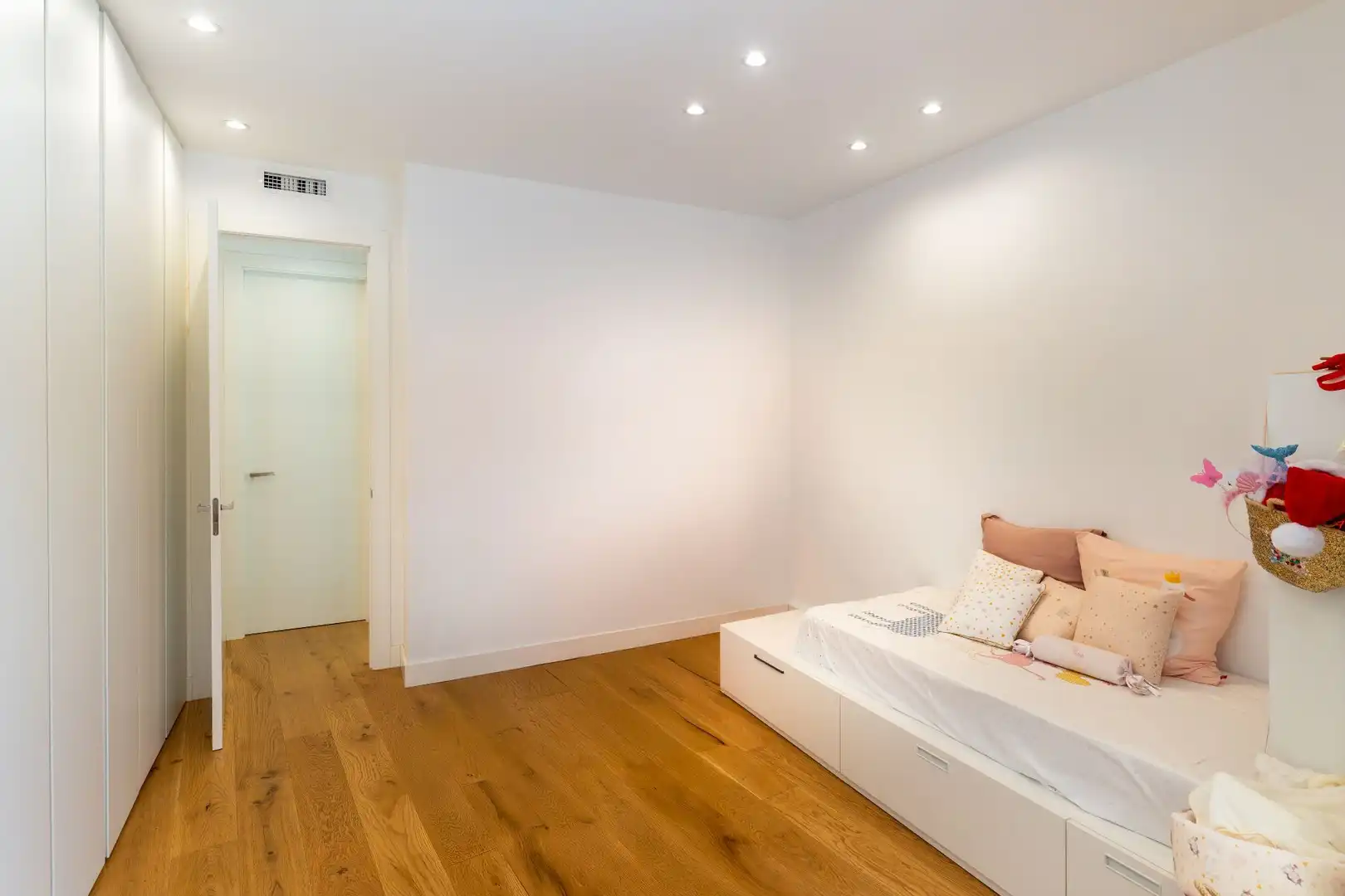 Schlafzimmer von Wohnung zur Miete in Valencia mit Klimaanlage und Heizung