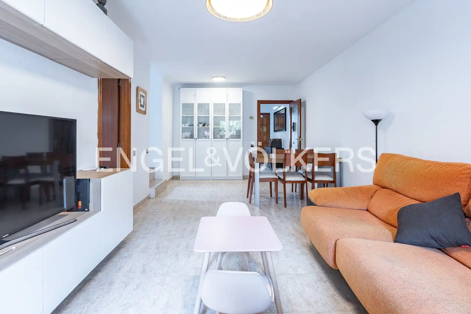 Sala d'estar de Casa adosada en venda en Arenys de Mar amb Calefacció, Jardí privat i Terrassa