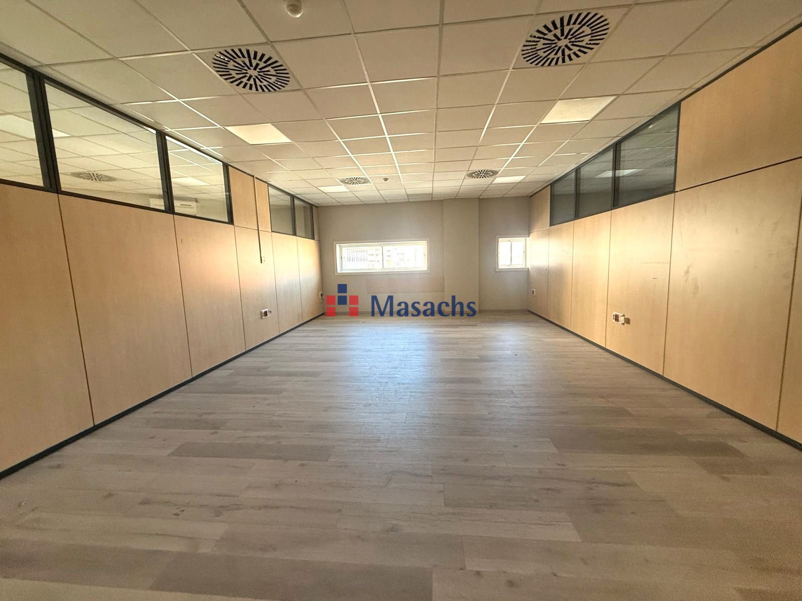 Office to rent in Terrassa  with Air Conditioner