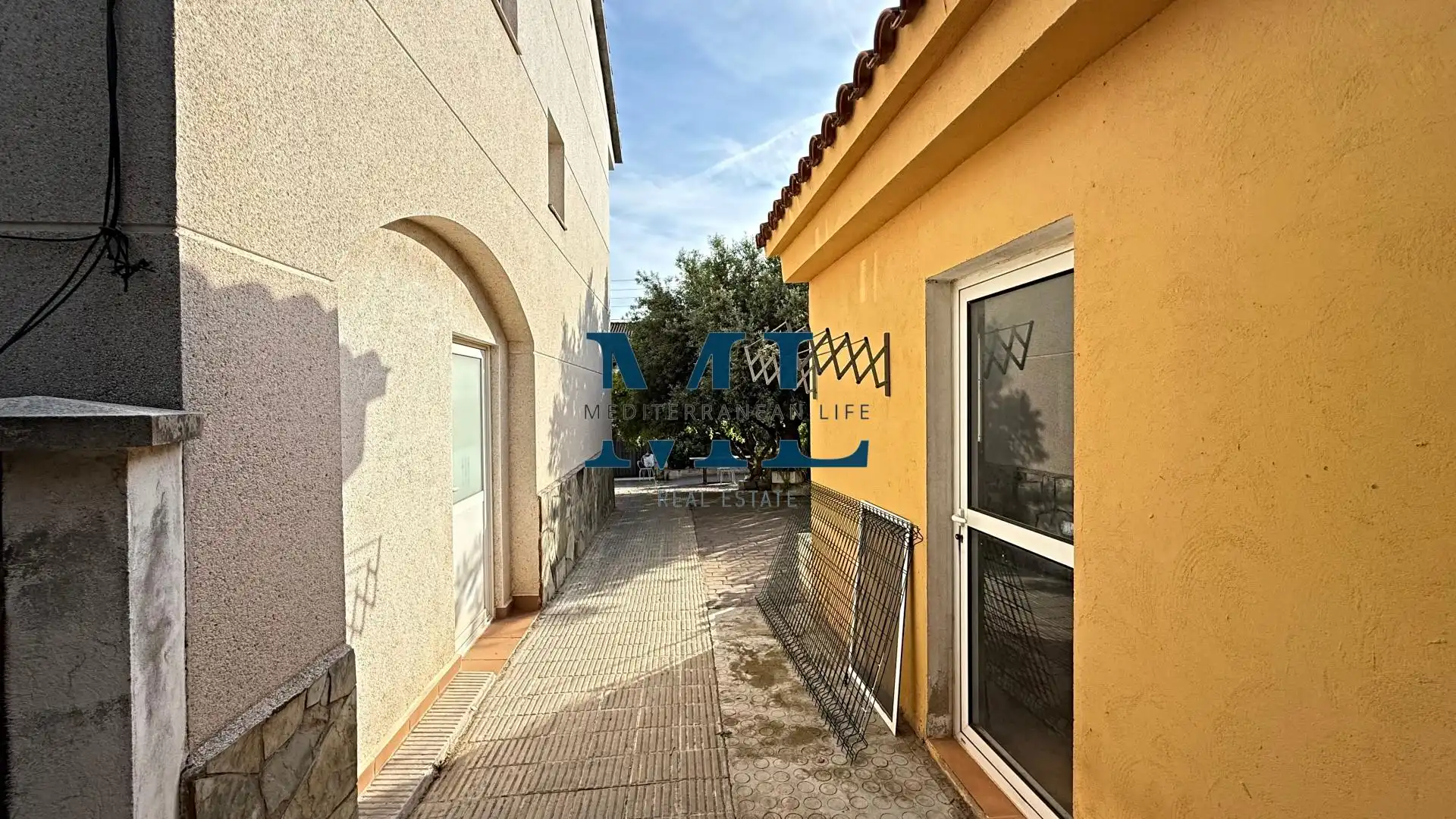 Vista exterior de Casa o xalet en venda en Vilanova i la Geltrú amb Calefacció, Jardí privat i Piscina