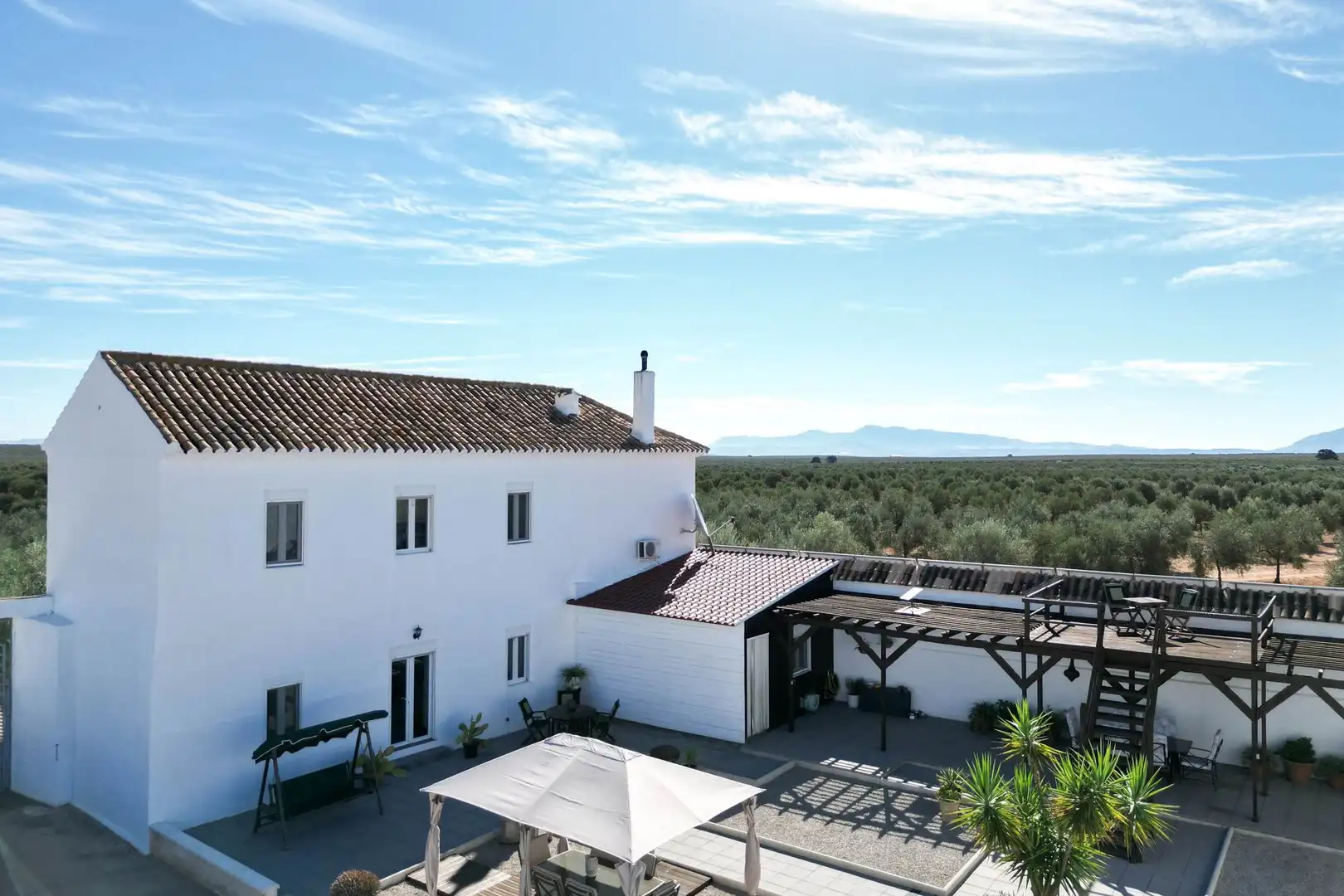 Vista exterior de Casa o xalet en venda en Sierra de Yeguas amb Terrassa i Balcó