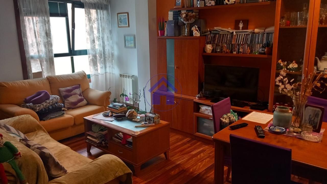 Sala d'estar de Pis en venda en Vigo  amb Calefacció, Parquet i Traster