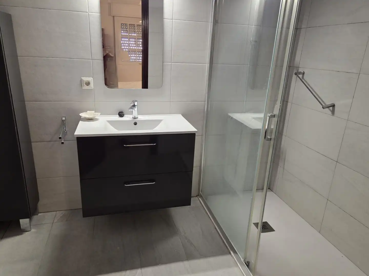 Bathroom of Houses for sale in Algeciras  with Swimming Pool and Furnished