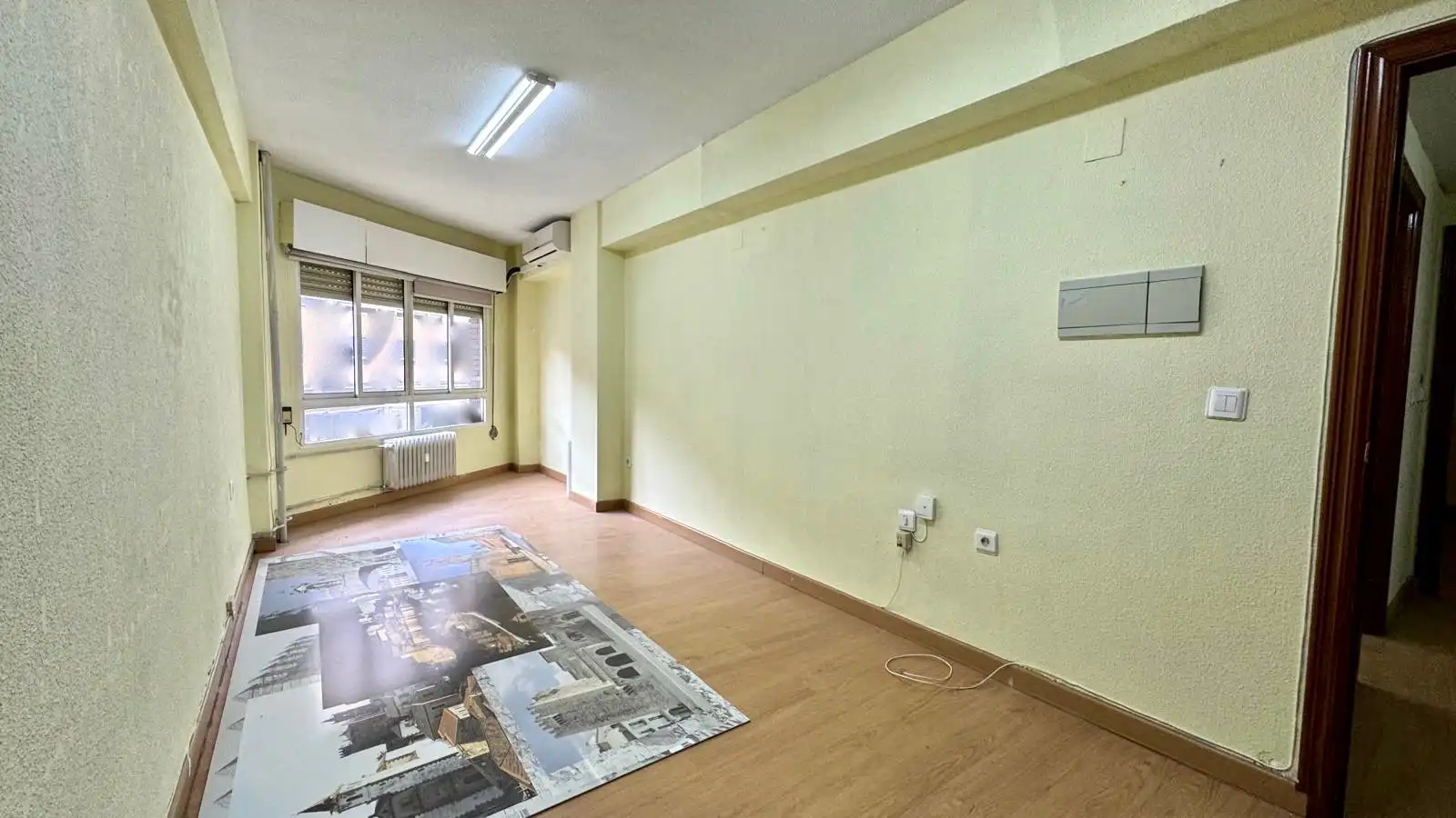 Büro zum Verkauf in Cáceres mit Klimaanlage und Heizung