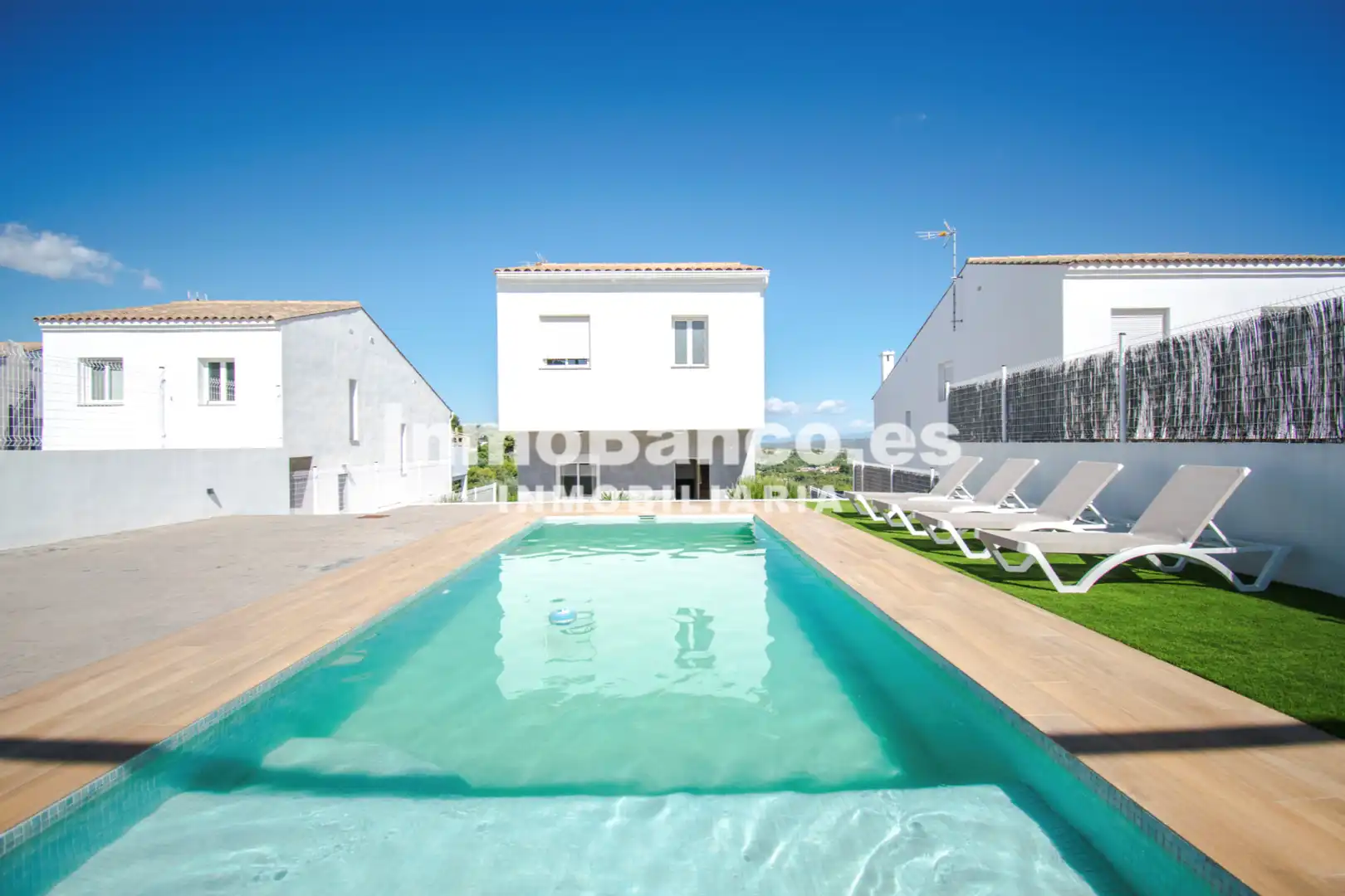 Detached house with pool for sale in Carrer Illes Columbretes 4, imagen 2