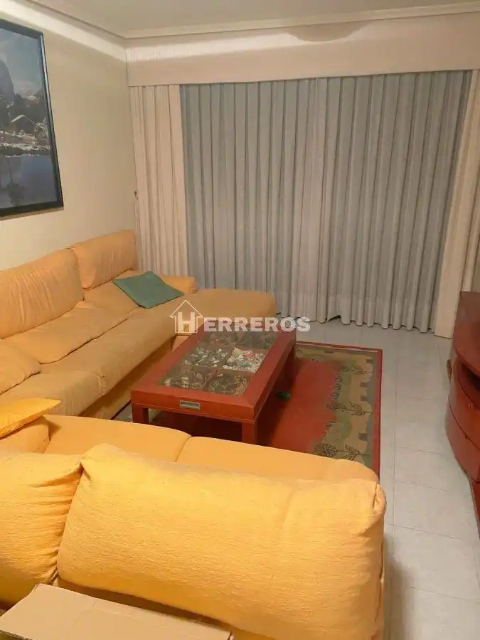 Sala d'estar de Apartament en venda en Albelda de Iregua amb Calefacció i Moblat