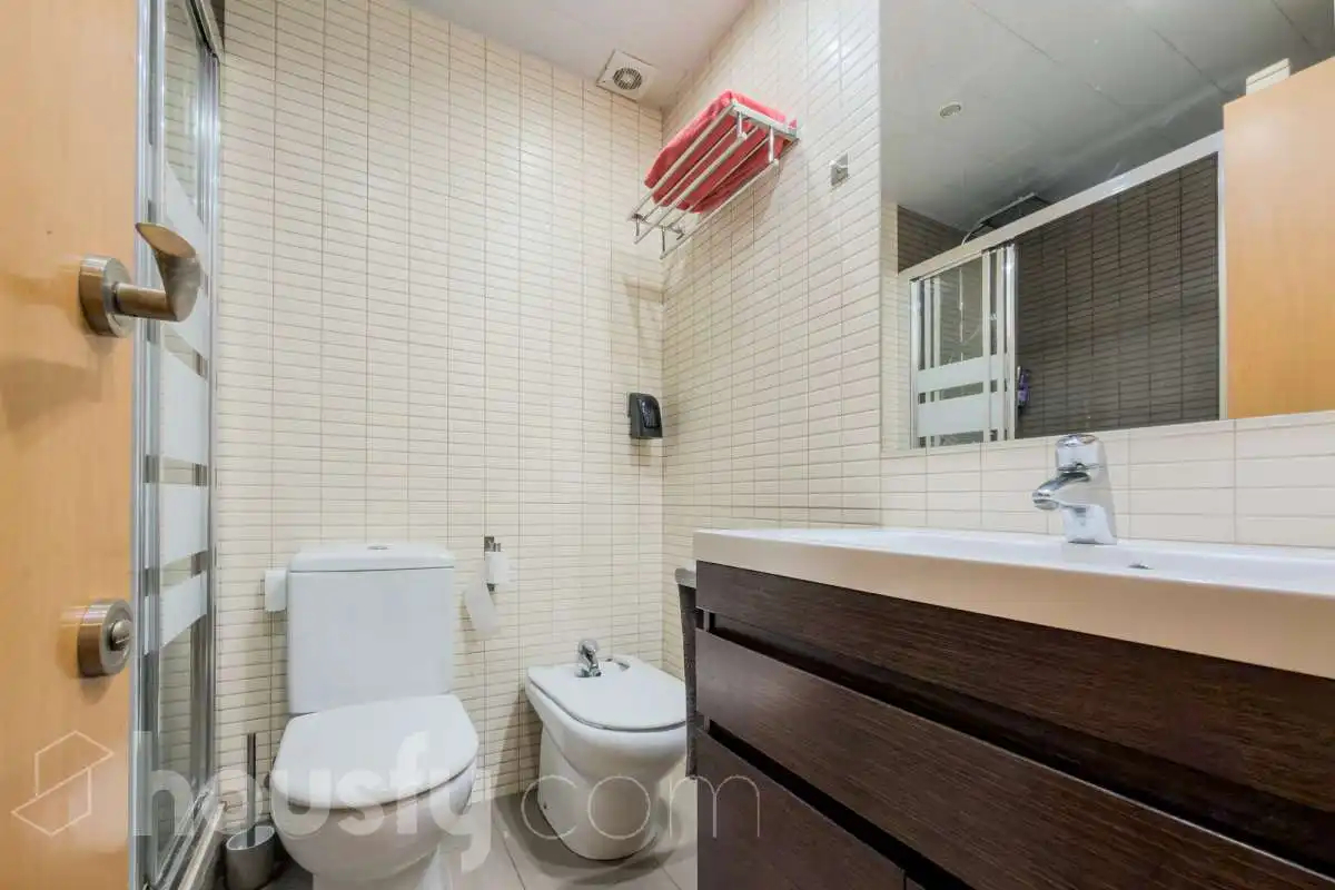 Bathroom of Flat for sale in Barcelona  with Air Conditioner, Parquet flooring and Terrace