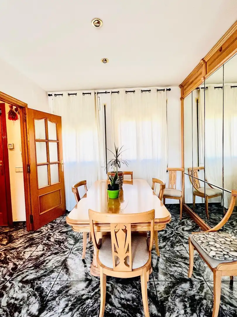 Comedor de Casa adosada en venta en Valls con Aire acondicionado, Calefacción y Jardín privado