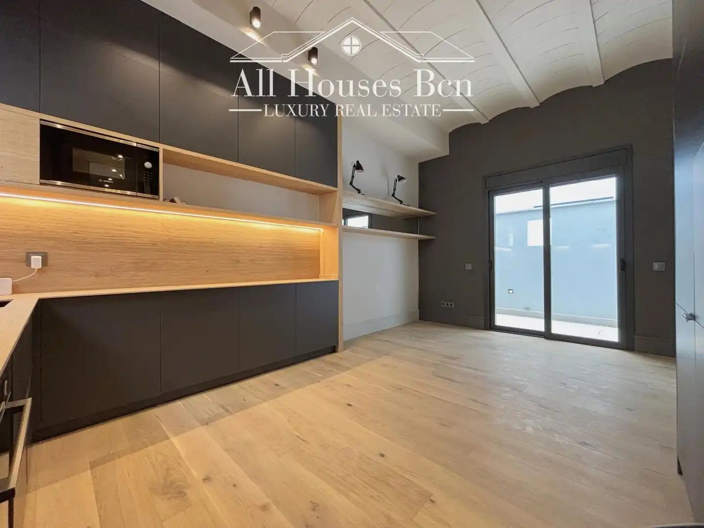 Einfamilien-Reihenhaus zum Verkauf in Barcelona mit Klimaanlage, Heizung und Parkett