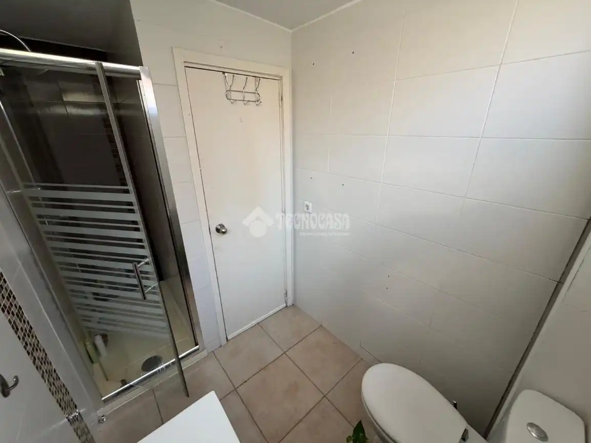 Bathroom of Flat for sale in Madrid  with Air Conditioner and Heating