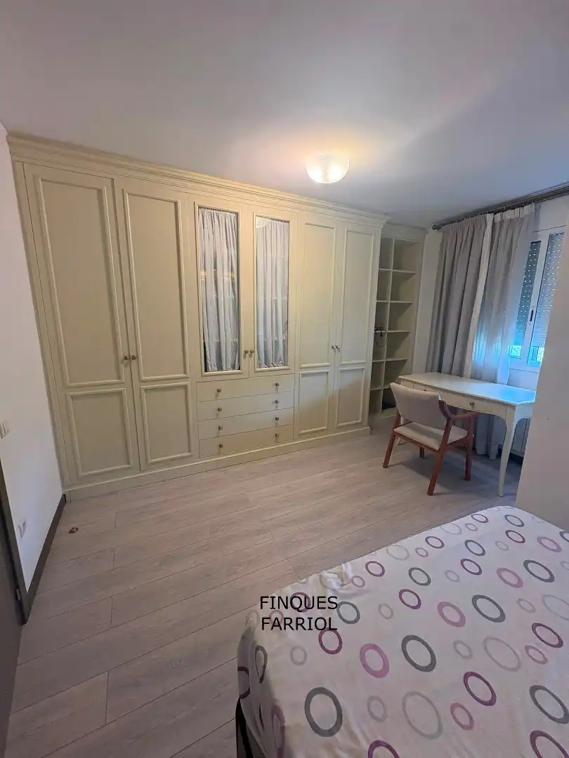 Dormitori de Pis de lloguer en Reus amb Aire condicionat, Calefacció i Parquet