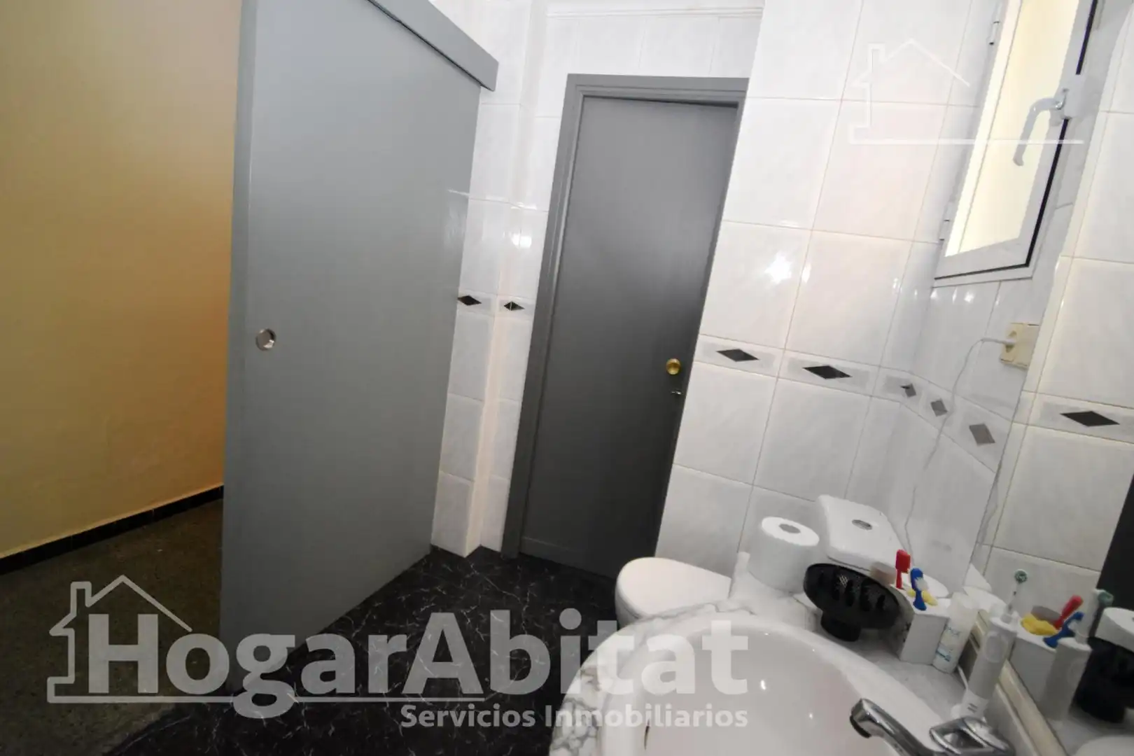 Bathroom of Flat for sale in Alzira  with Air Conditioner, Terrace and Furnished