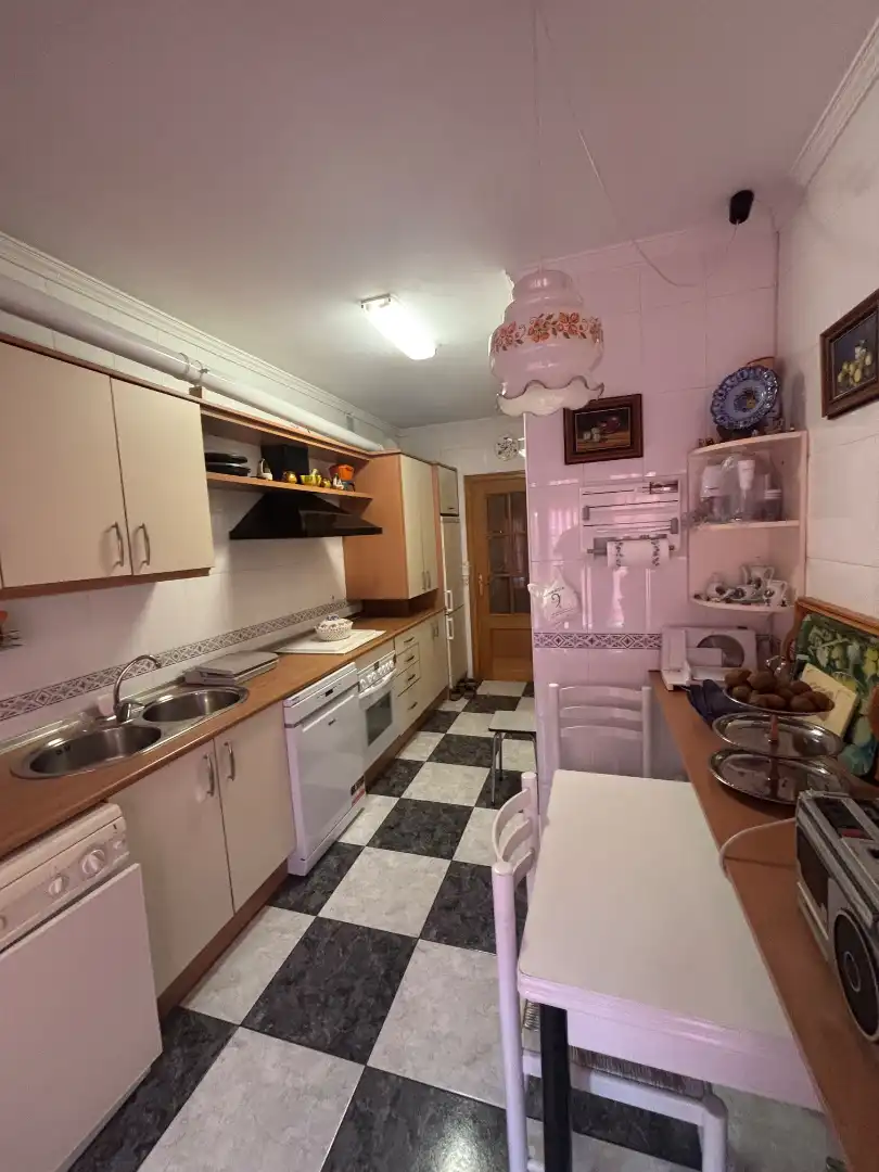 Cocina de Casa o chalet en venta en Valladolid con Calefacción, Jardín privado y Parquet