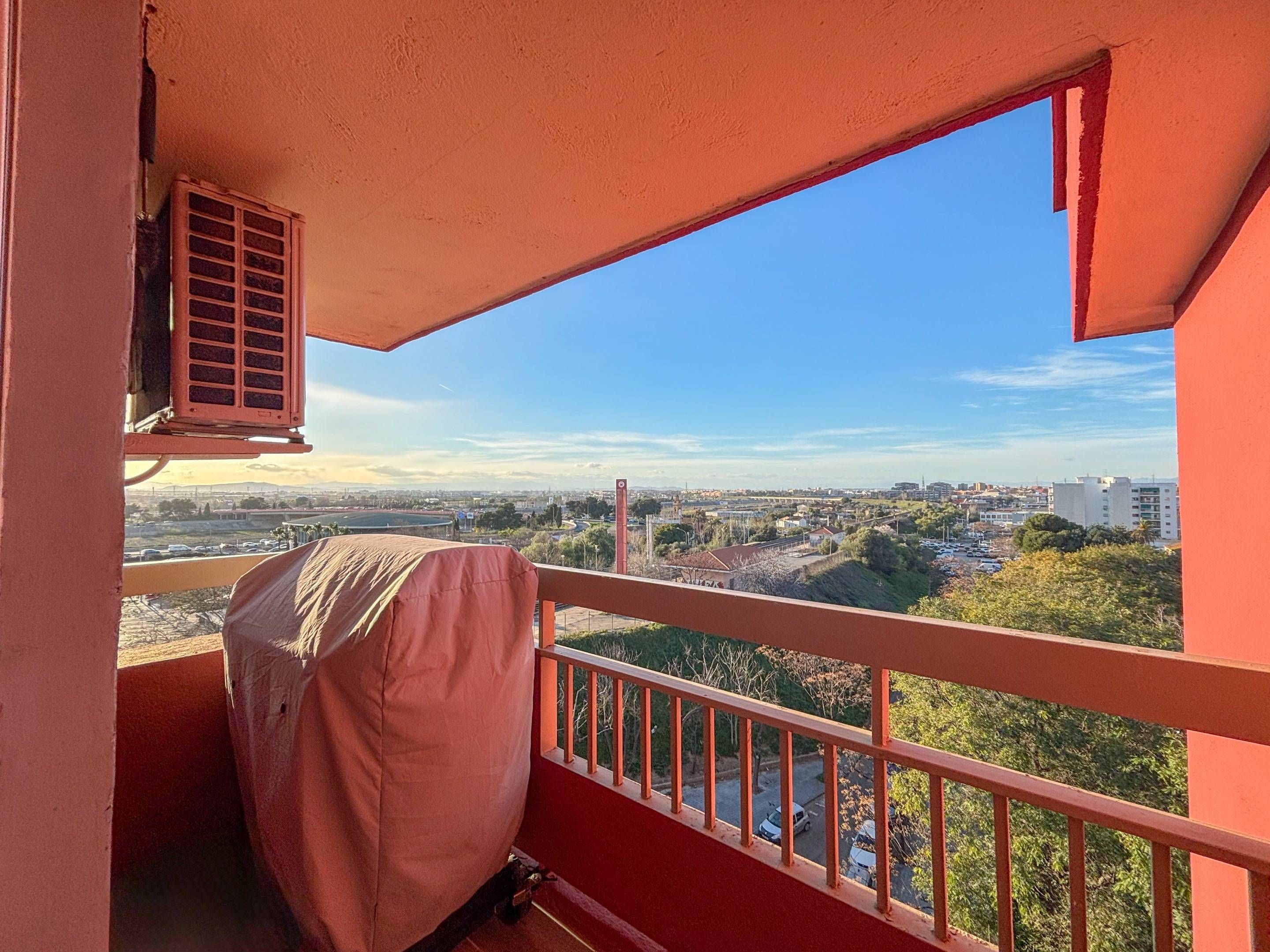 Terrasse von Wohnung zum Verkauf in  Valencia Capital mit Klimaanlage, Möbliert und Balkon