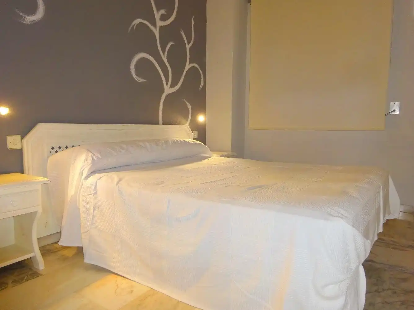 Habitación de Apartamento de alquiler en Sevilla con Aire acondicionado, Calefacción y Amueblado