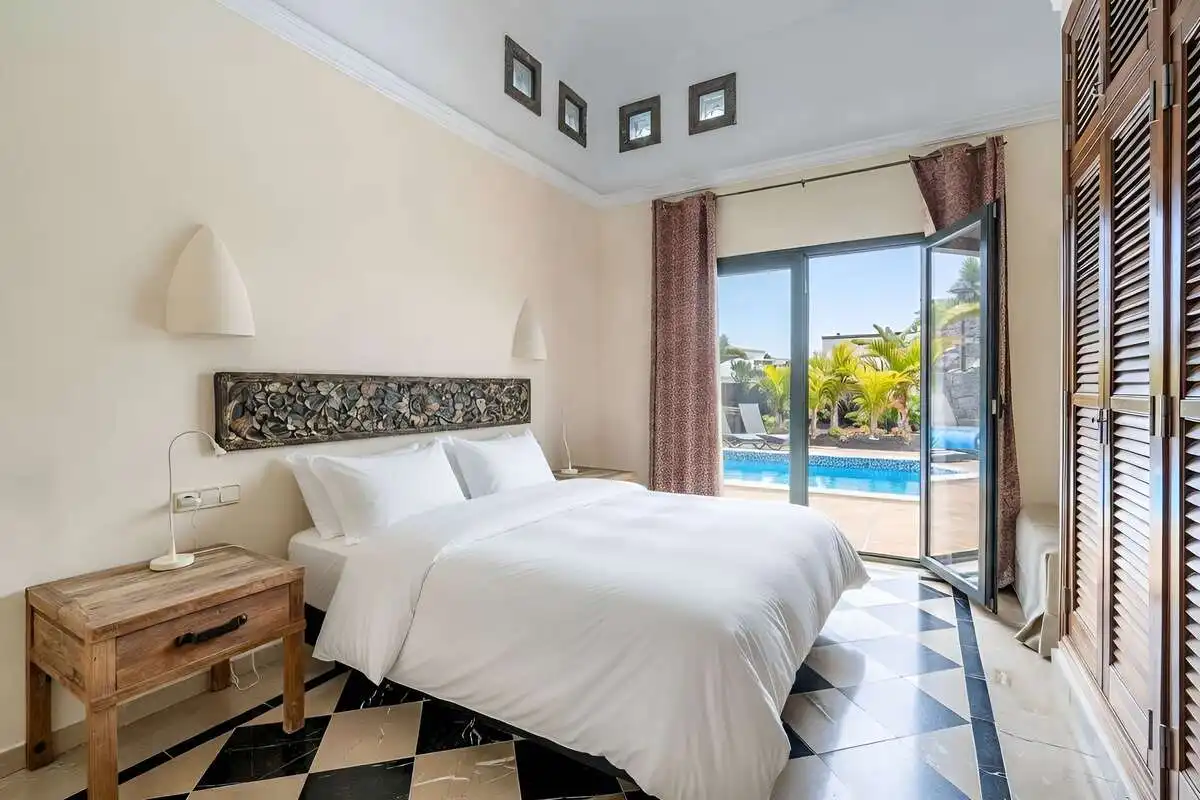 Dormitori de Casa o xalet en venda en Yaiza amb Piscina