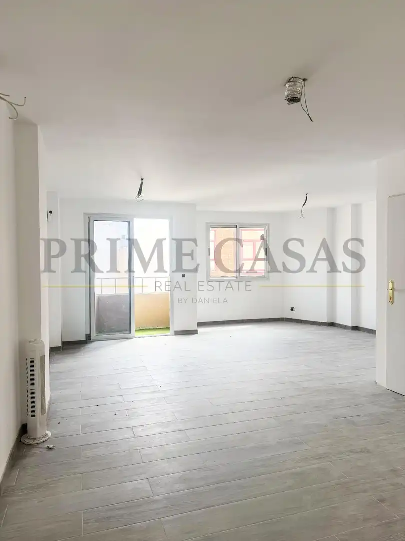 Sala de estar de Ático en venta en Las Palmas de Gran Canaria con Balcón