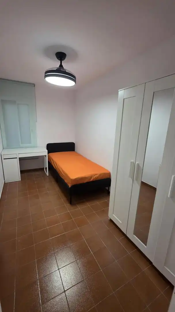 Habitación de Piso de alquiler en Terrassa con Calefacción, Amueblado y Balcón