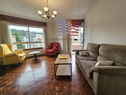 Living room of Flat to rent in Ourense Capital   with Heating, Parquet flooring and Furnished