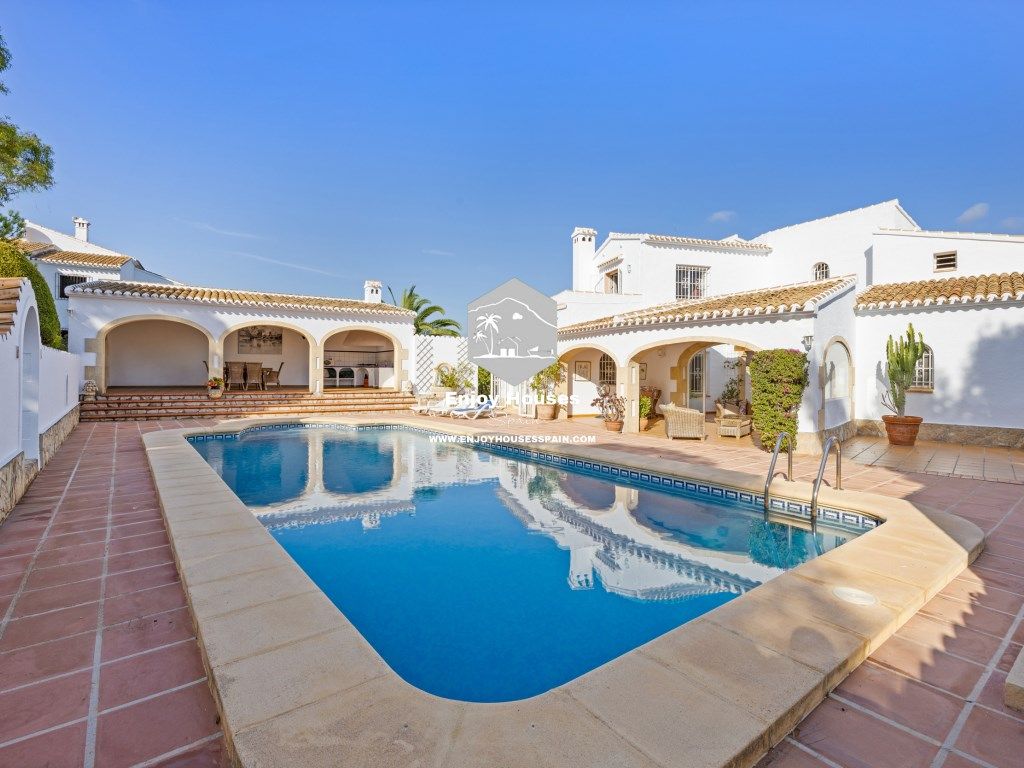 Vista exterior de Casa o xalet en venda en Benitachell / El Poble Nou de Benitatxell amb Piscina, Balcó i Internet
