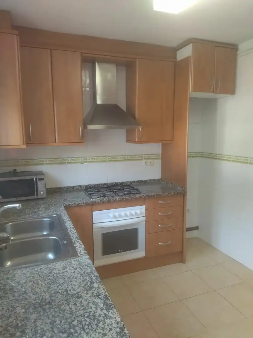 Cuina de Casa o xalet en venda en Caldes de Malavella amb Aire condicionat, Calefacció i Jardí privat