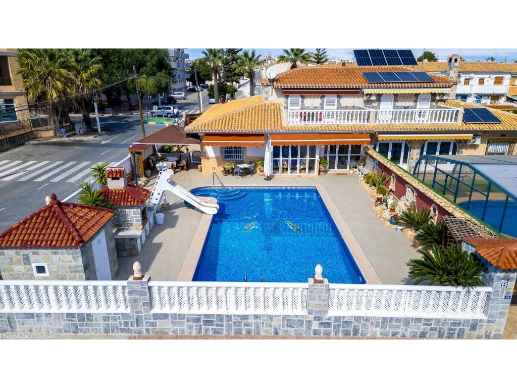 Piscina de Casa adosada en venda en Orihuela amb Jardí privat i Terrassa