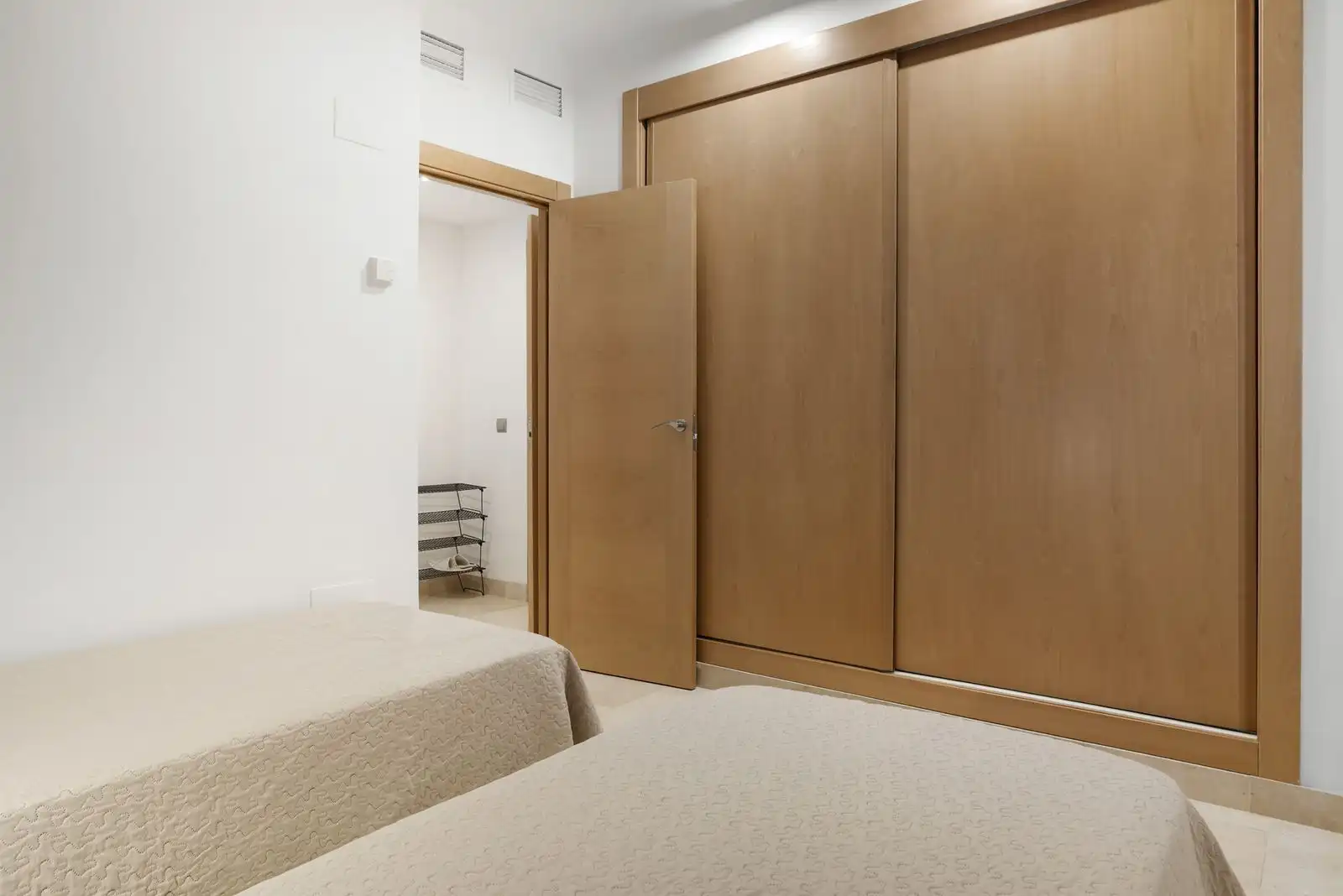 Bedroom of Apartments for sale in Benahavís  with Air Conditioner, Terrace and Storage room