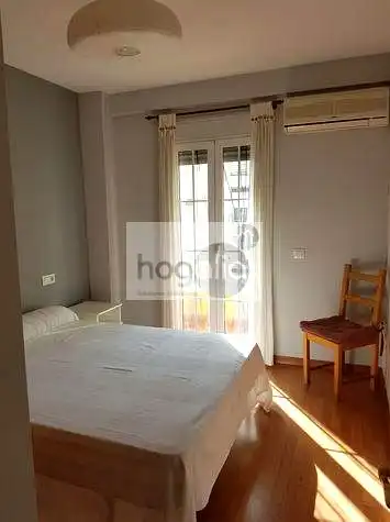 Habitación de Piso de alquiler en Sevilla con Aire acondicionado y Amueblado