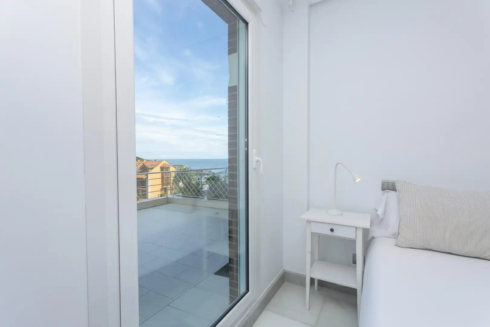 Habitación de Piso en venta en San Vicente de la Barquera con Calefacción, Terraza y Piscina comunitaria