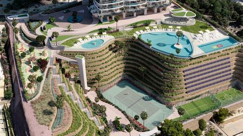 Un hermoso edificio de gran altura, apartamentos de lujo con vistas al mar en Benidorm.