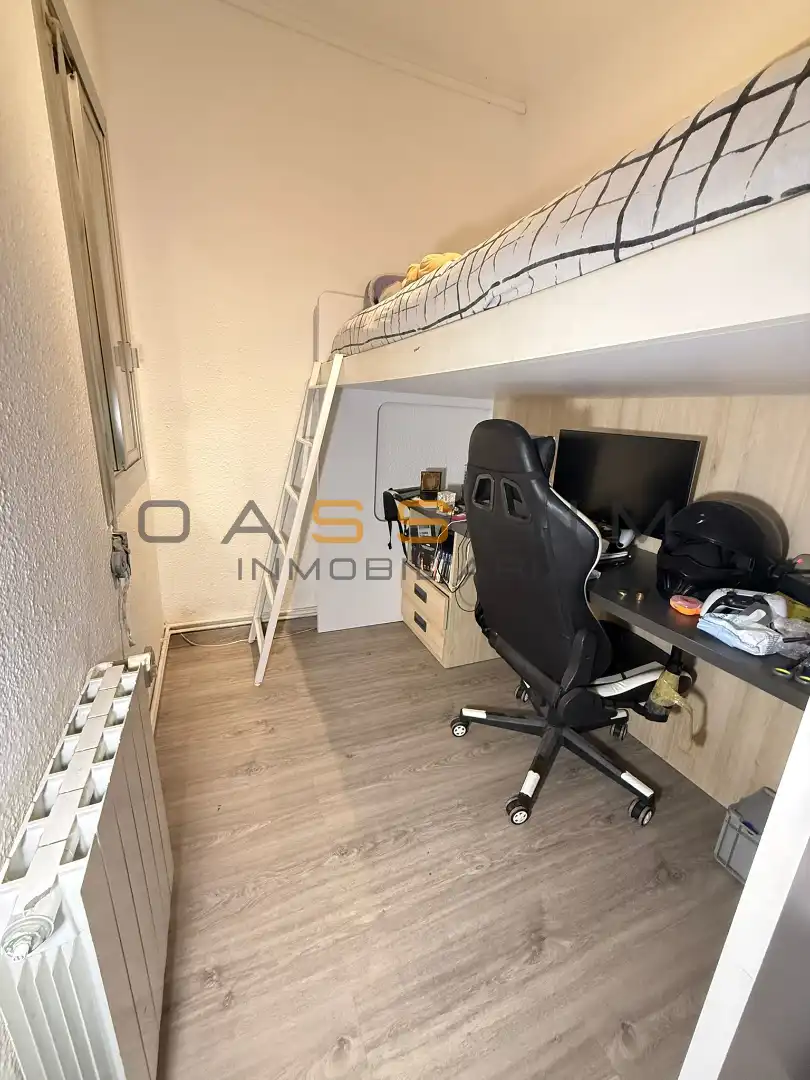 Piso en venta en Cornellà de Llobregat con Calefacción y Amueblado
