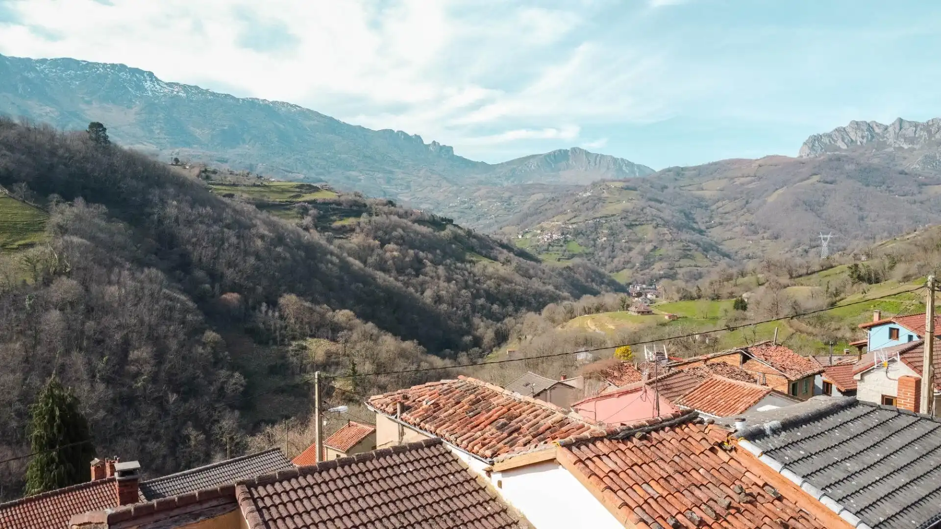 Vista exterior de Casa o xalet en venda en Riosa amb Jardí privat