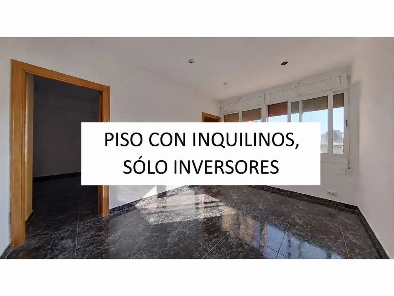 Vista exterior de Piso en venta en L'Hospitalet de Llobregat con Balcón