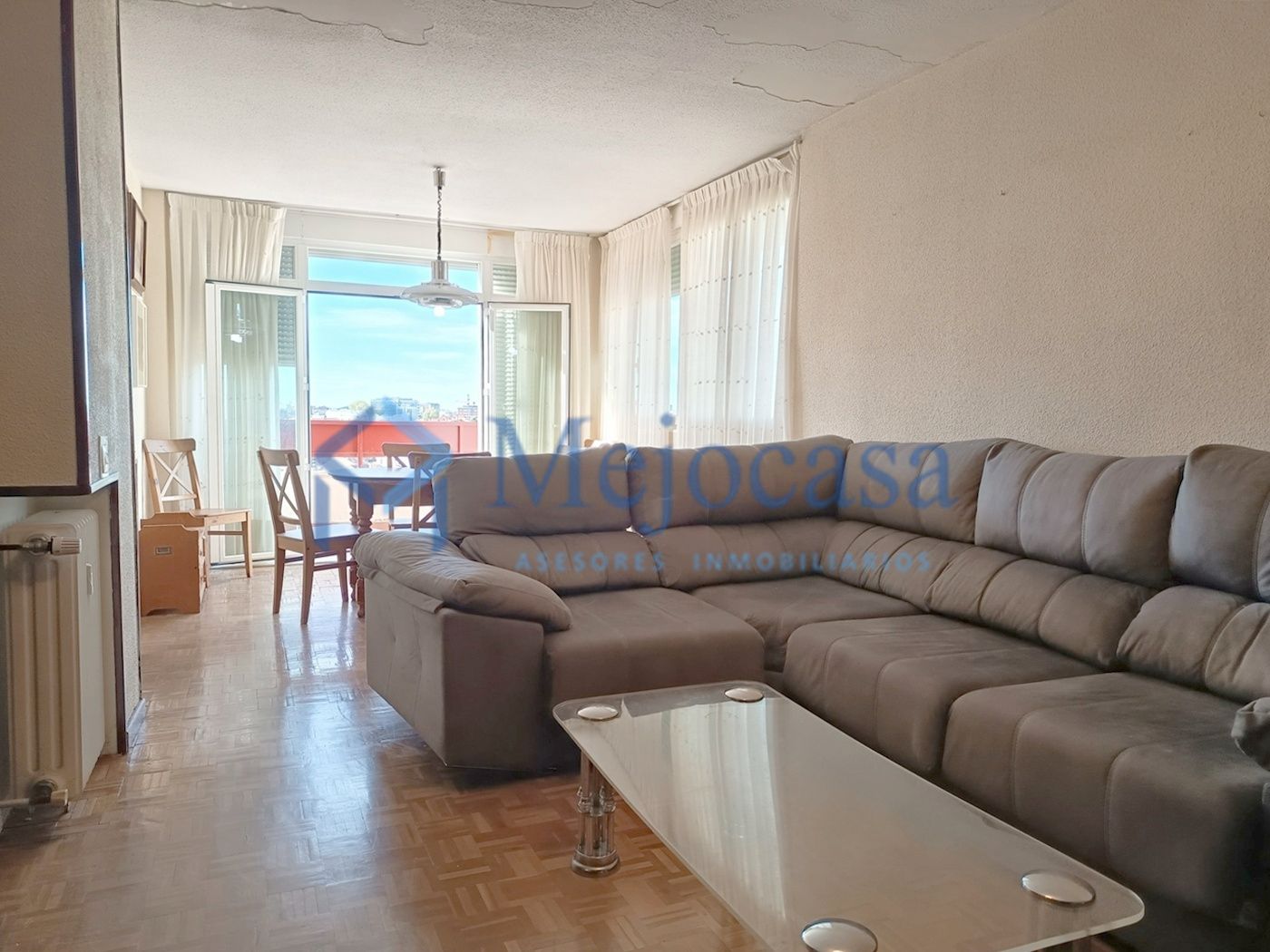 Sala d'estar de Pis en venda en  Madrid Capital amb Calefacció, Parquet i Terrassa